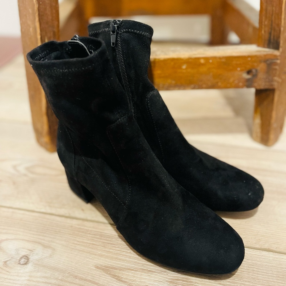 Women’s Naturalizer Black Suede Side Zipper Boots Size 7.5